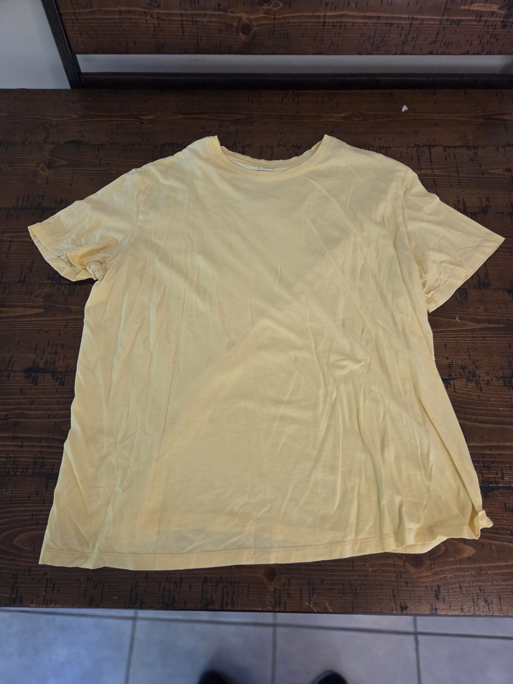 Roundtree & Yorke Men's Short Sleeve Crew Tee in Pale Yellow